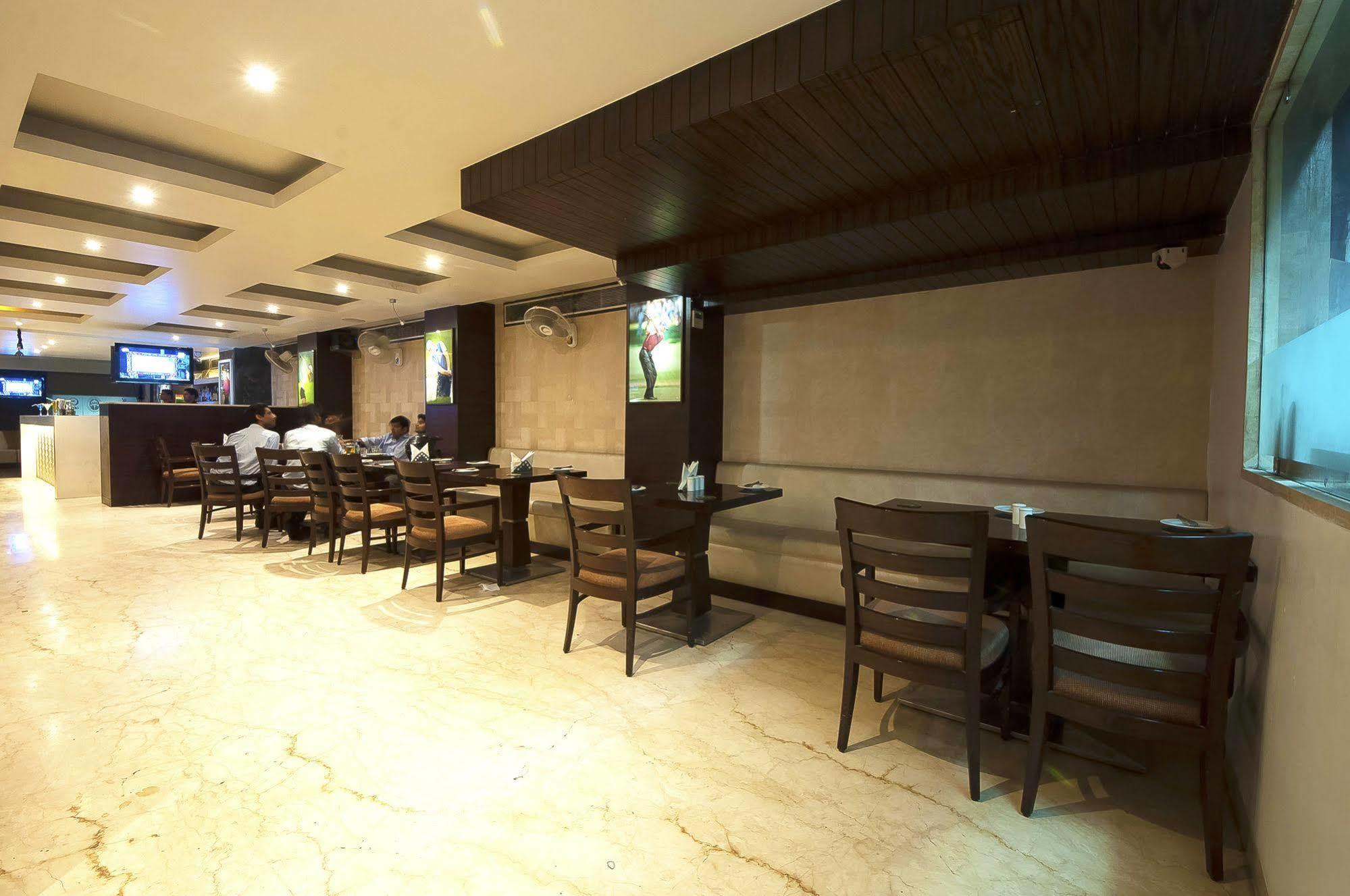 Hotel Le Roi Near New Delhi Railway Station Exteriér fotografie